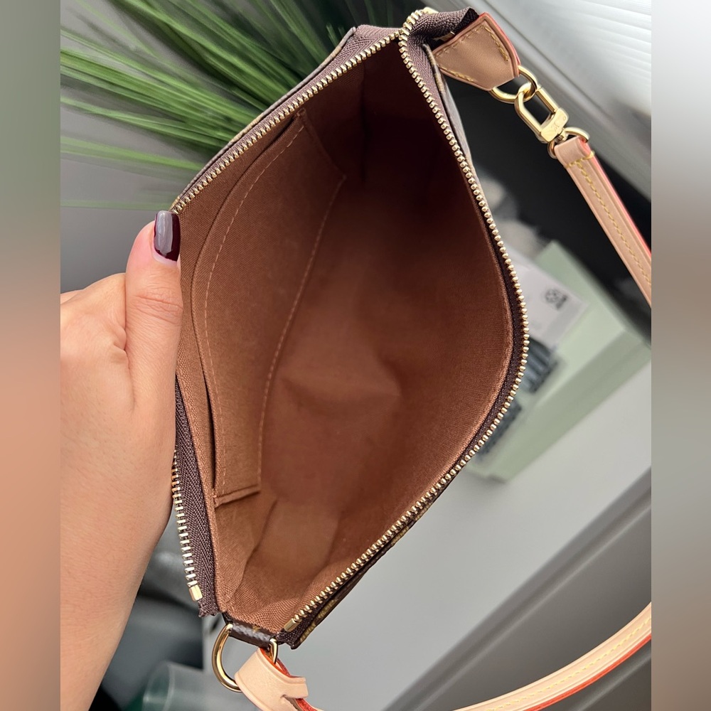 LOUIS VUITTON POCHETTE ACCESSOIRE NM - Picture 10 of 14